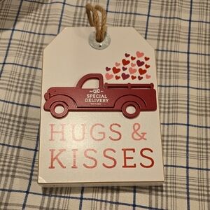 Hugs & Kisses Wall Decor